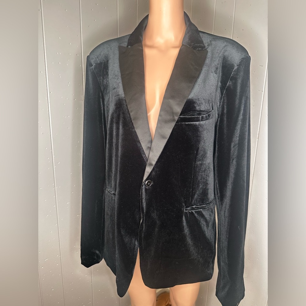 Elegant Black Velvet Blazer